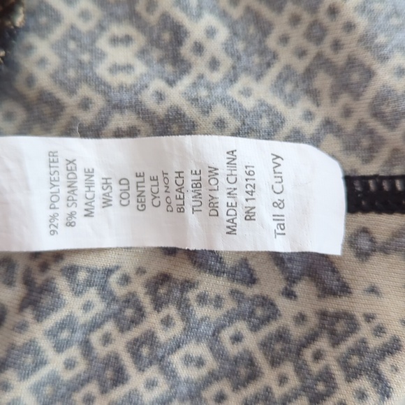 LuLaRoe Tall & Curvy Chevron Zig Zag Leggings - Picture 4 of 10